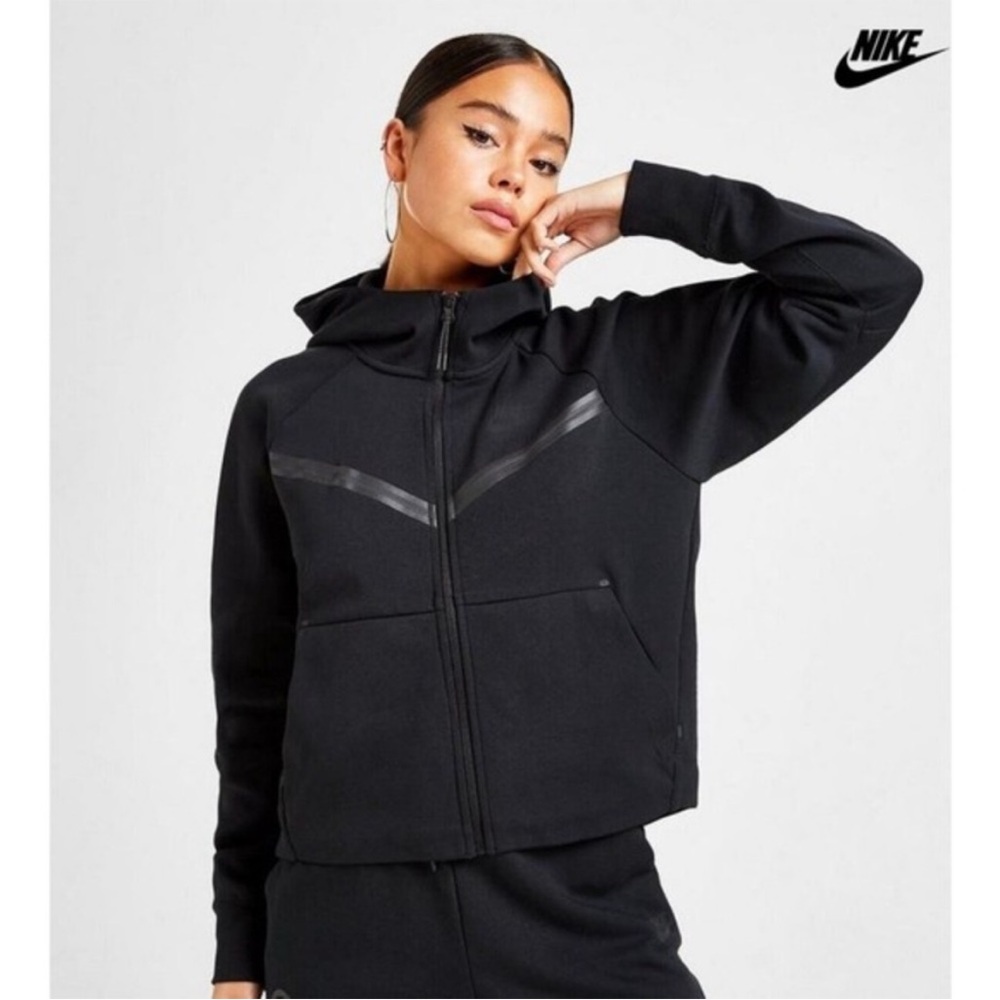 Nike Women’s Tech Fleece Windrunner